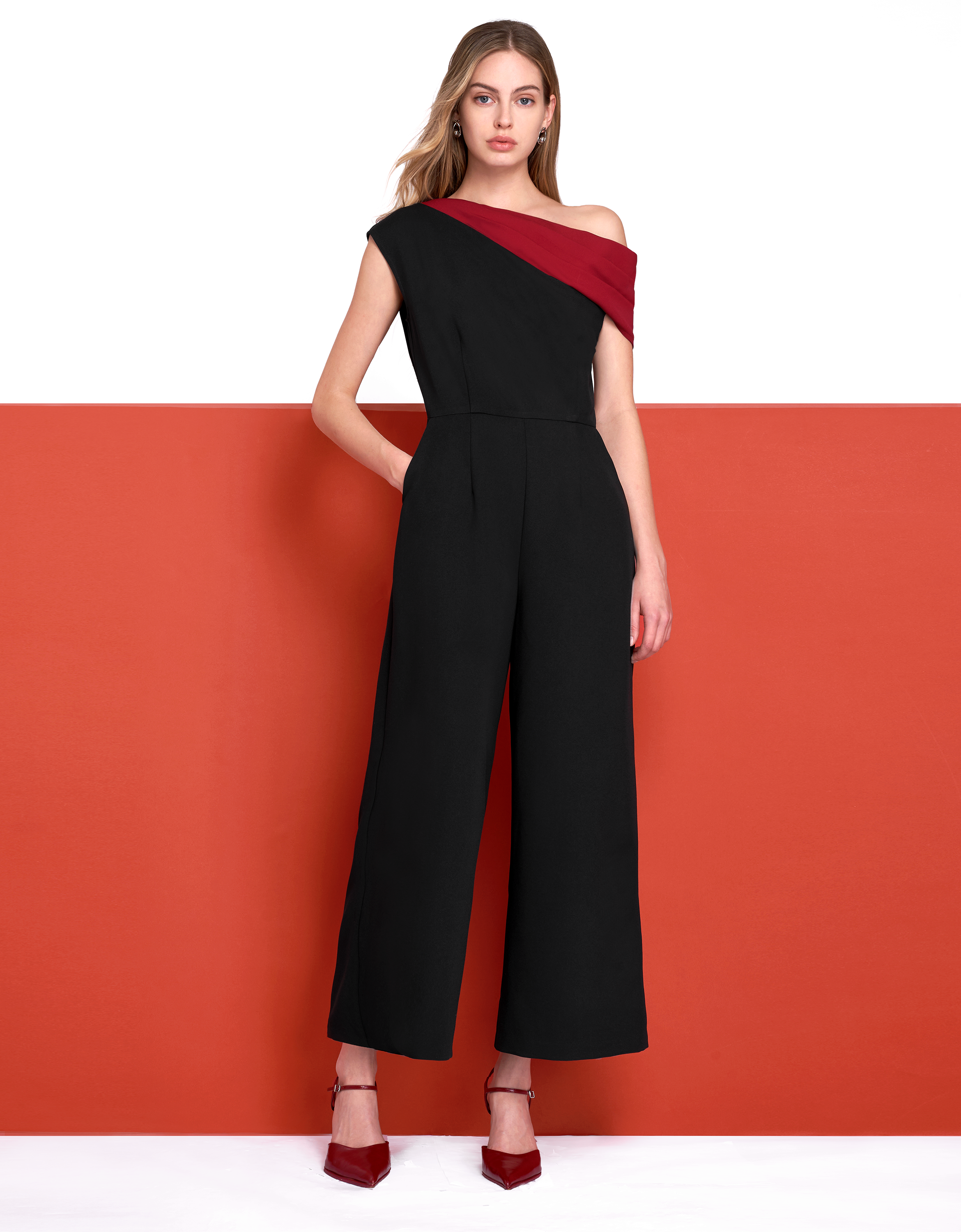 Asymmetric Contrast Shoulder Jumpsuit