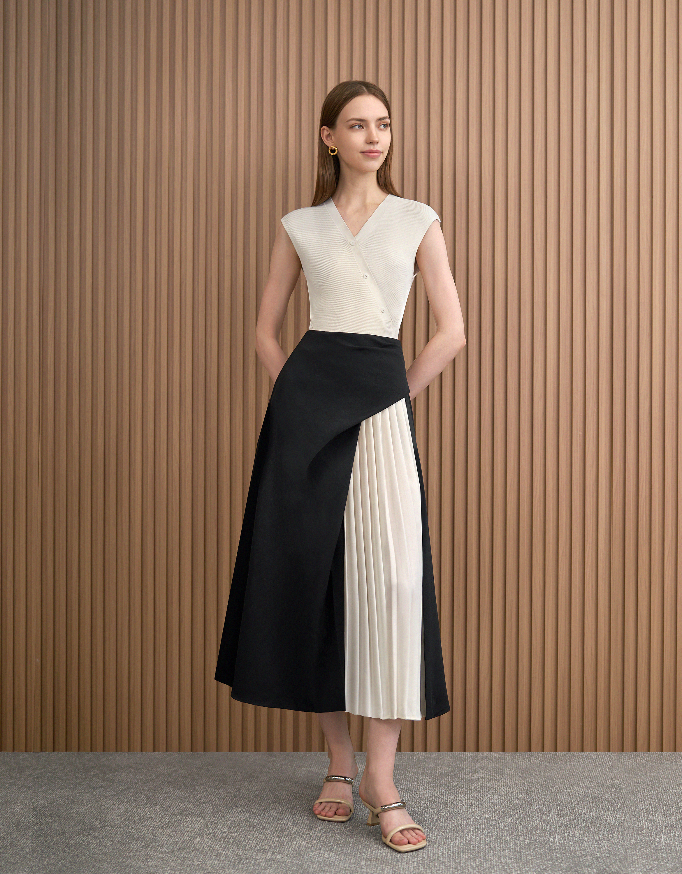 Contrast Pleated Asymmetric Layered Skirt