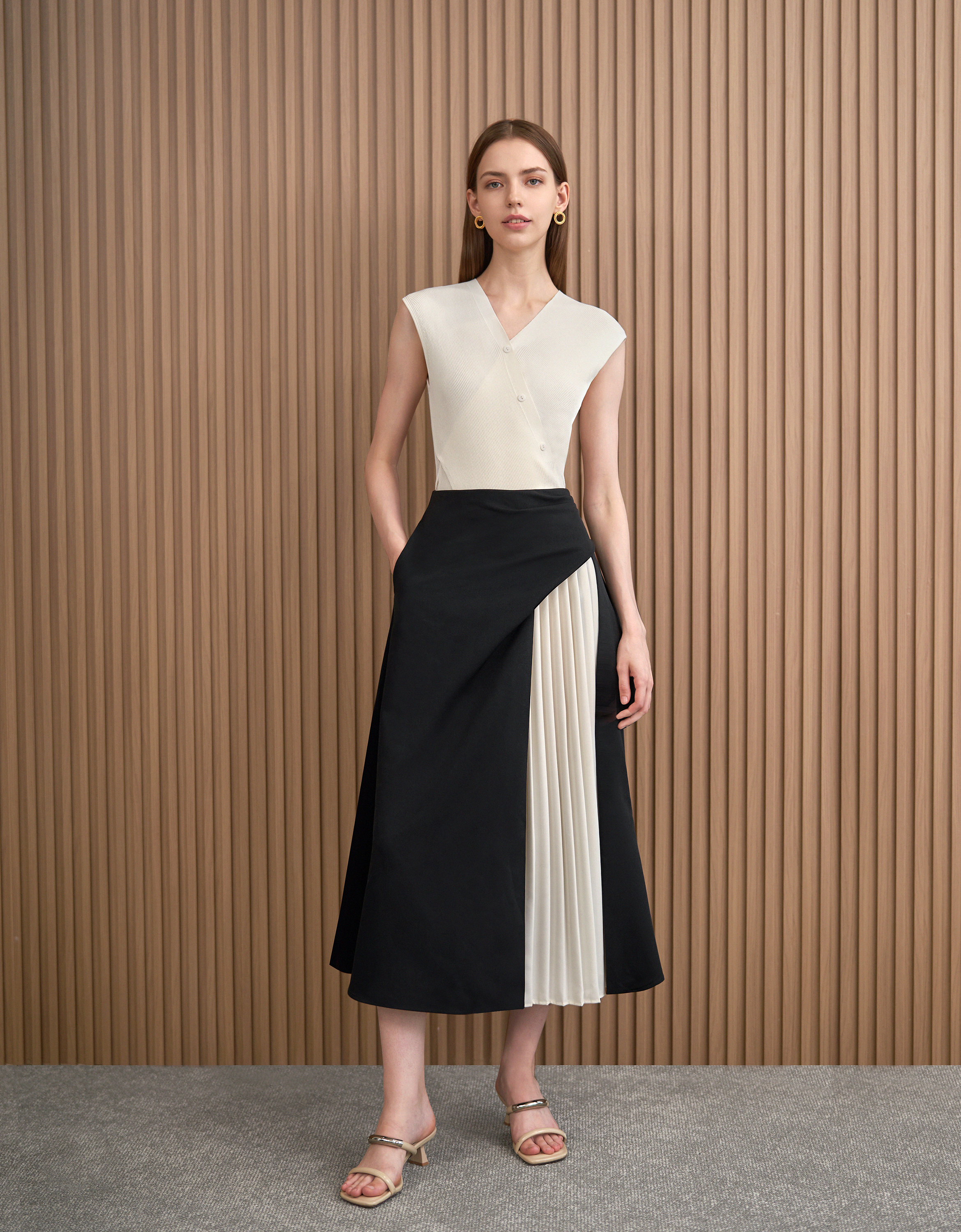 Contrast Pleated Asymmetric Layered Skirt