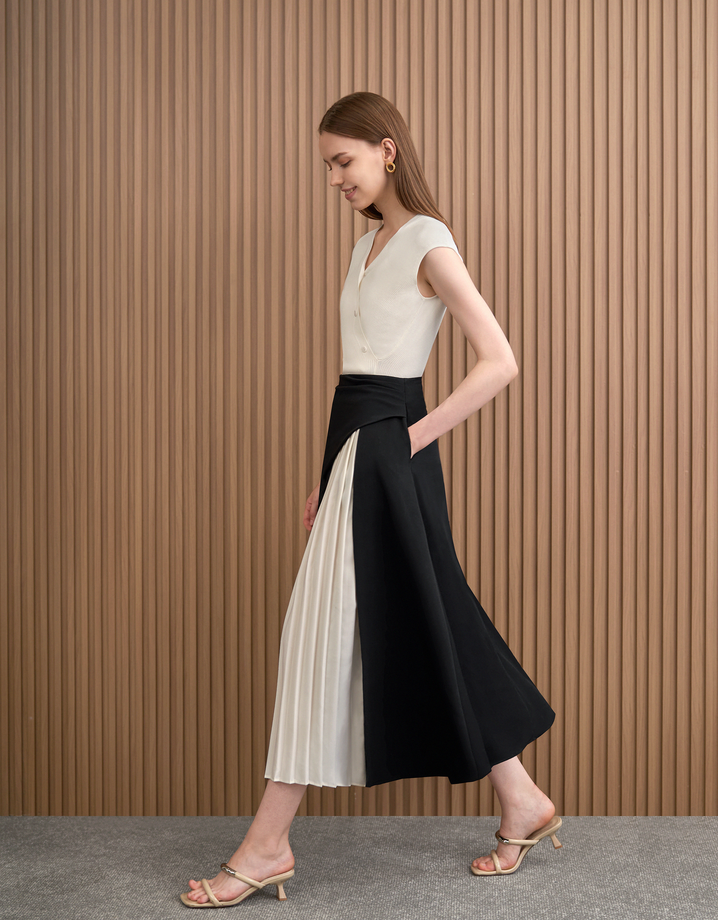 Contrast Pleated Asymmetric Layered Skirt