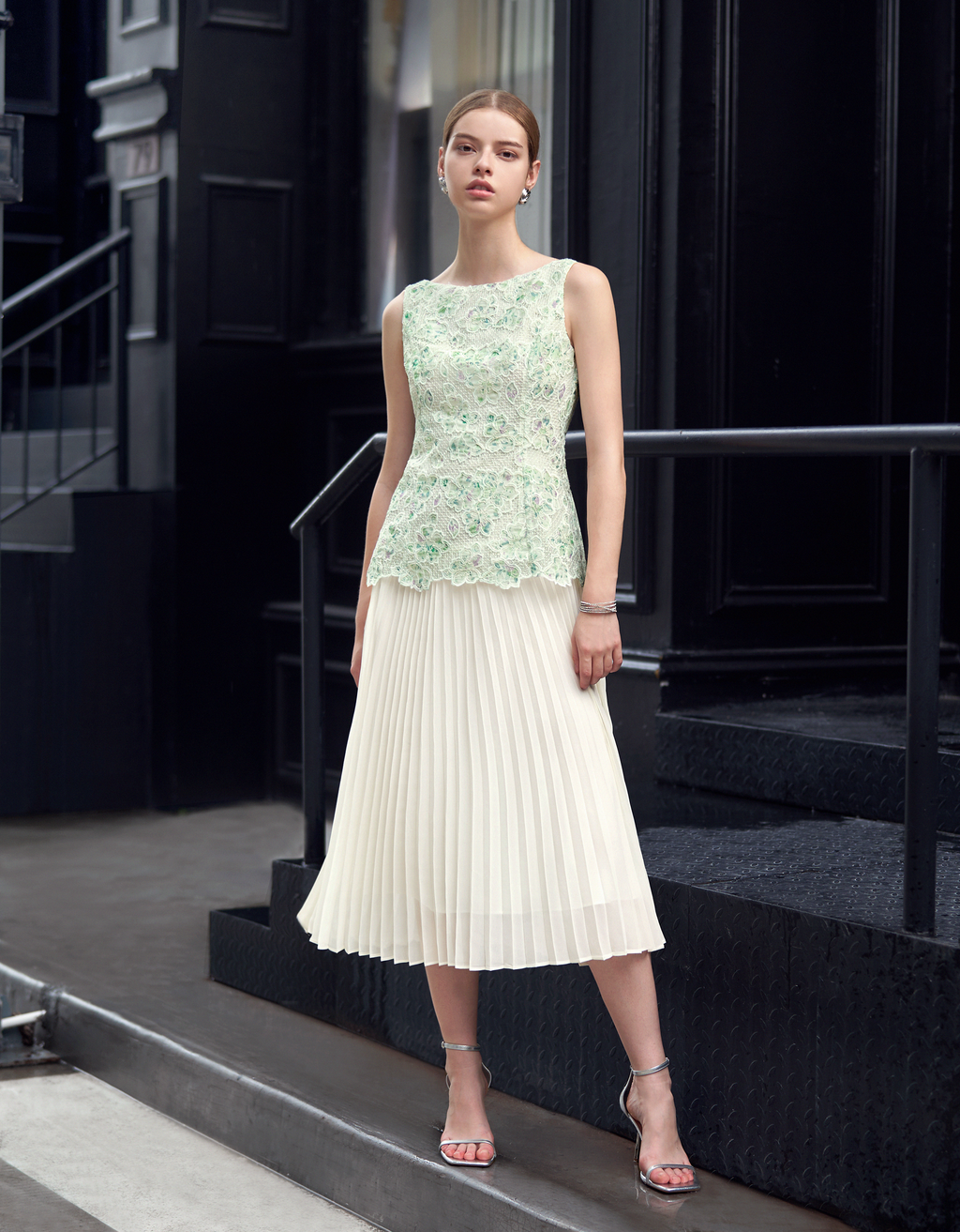 Pleated Skirt Two-tone Embroidered Dress