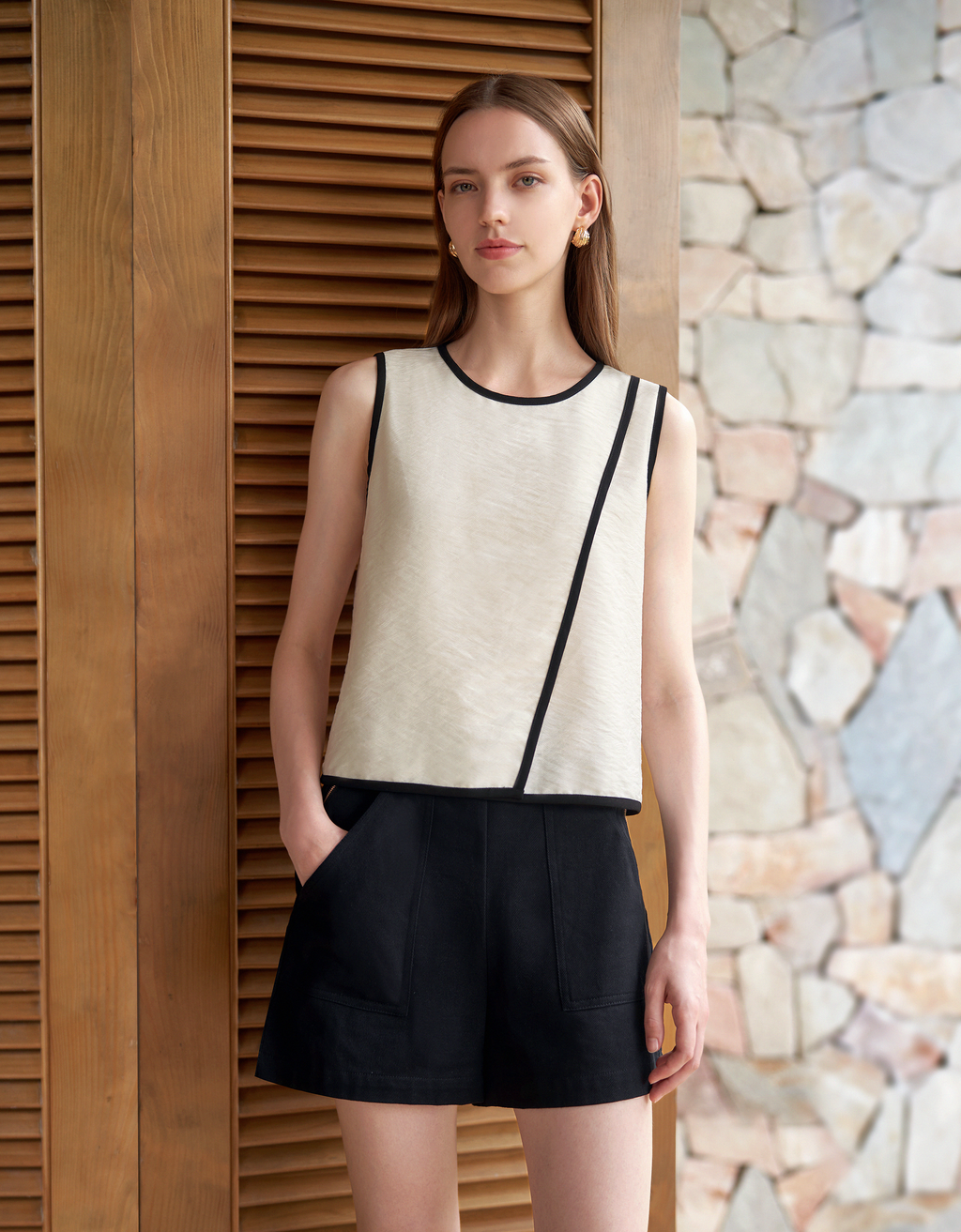 Asymmetric Contrast Trims Sleeveless Top
