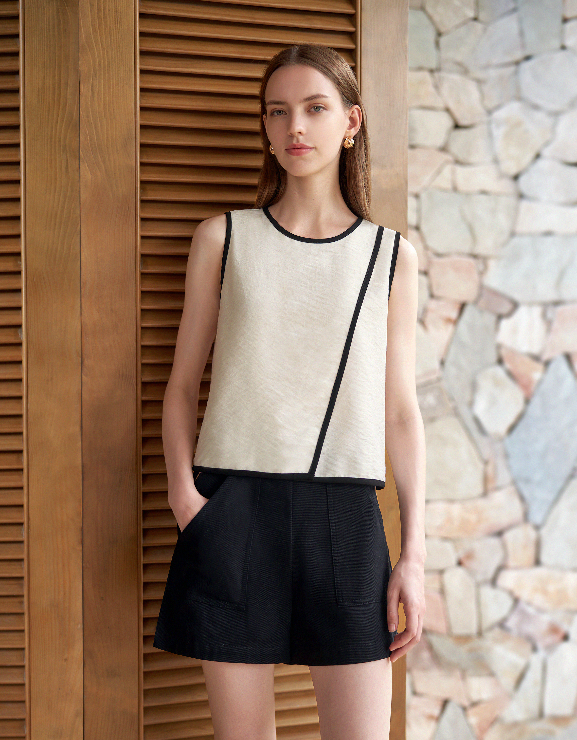 Asymmetric Contrast Trims Sleeveless Top