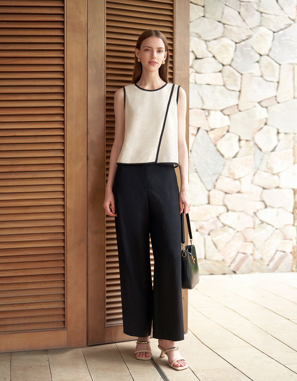 Asymmetric Contrast Trims Sleeveless Top