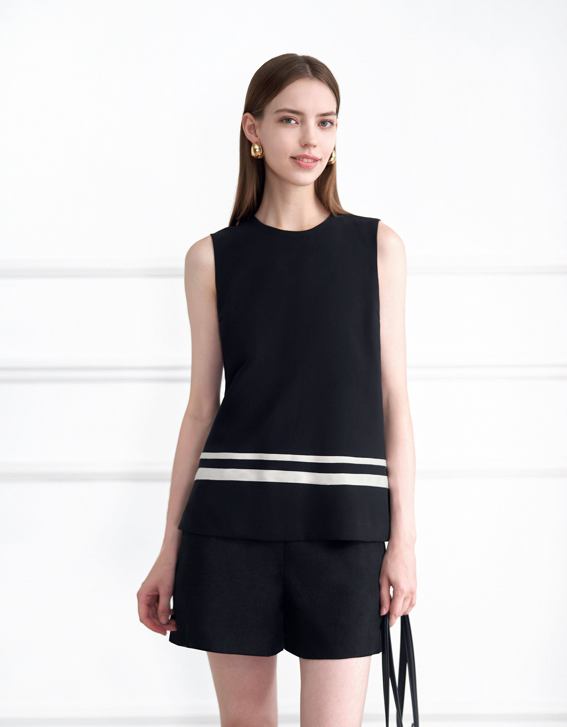 Contrast Detail Sleeveless Top