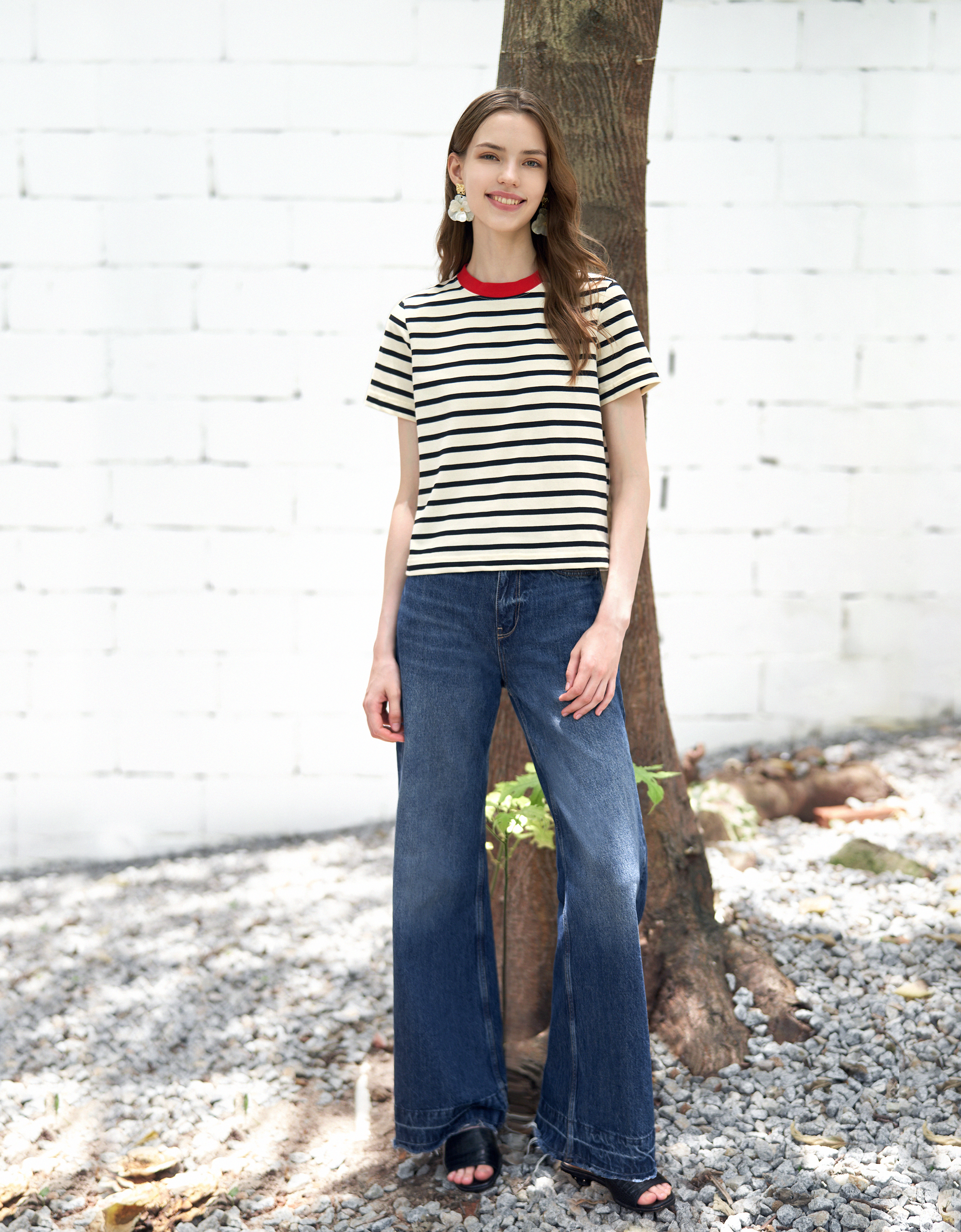 Contrast Neckline Stripe T-Shirt