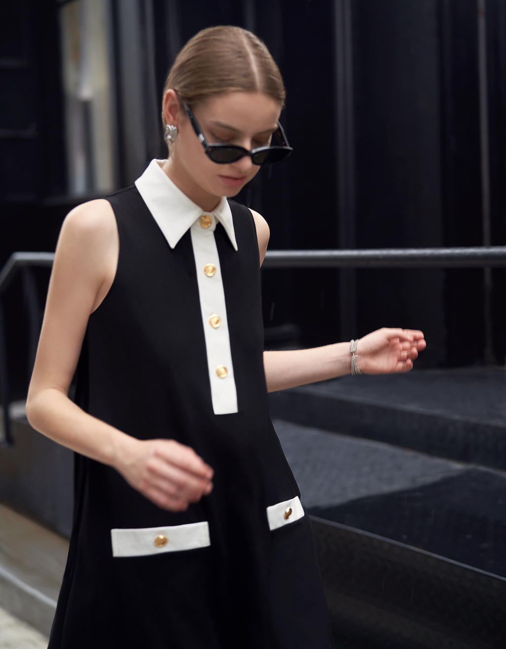 Contrast Detail A-line Sleeveless Dress