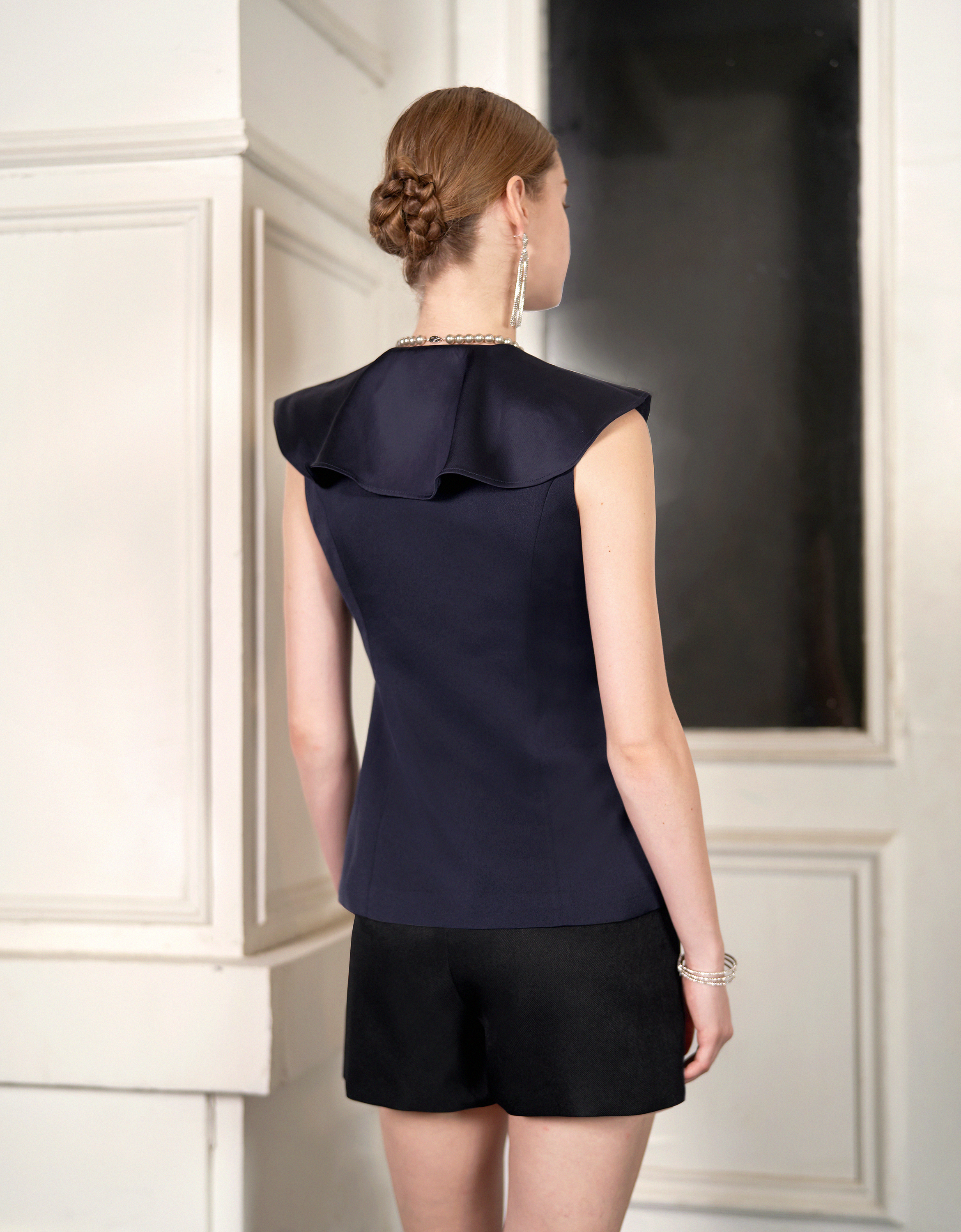 Contrast Ruffled V-neck Sleeveless Top