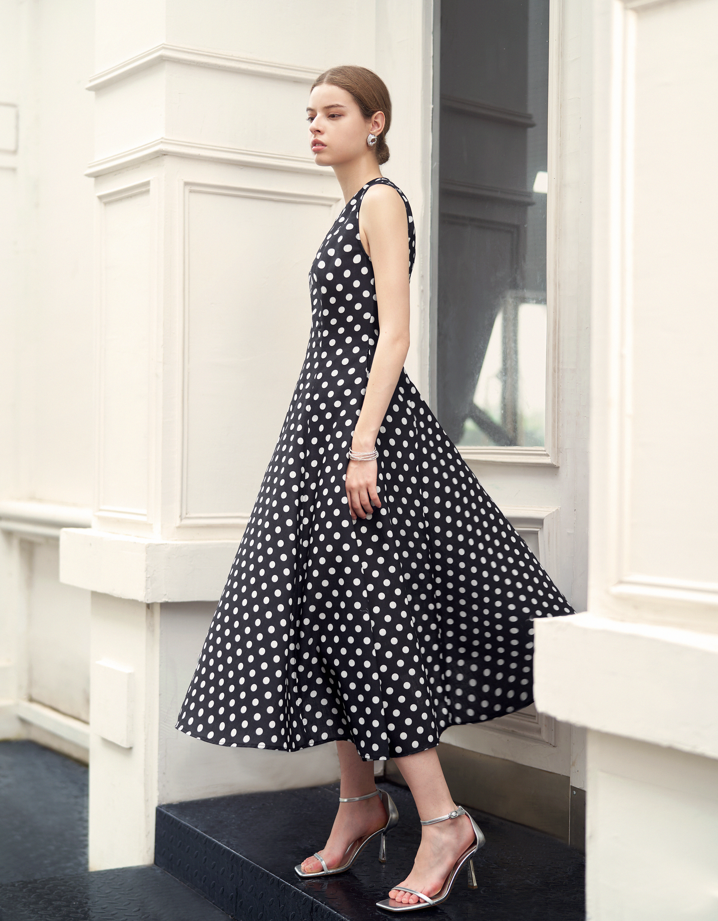 Polka Dot Round Neck Sleeveless Dress