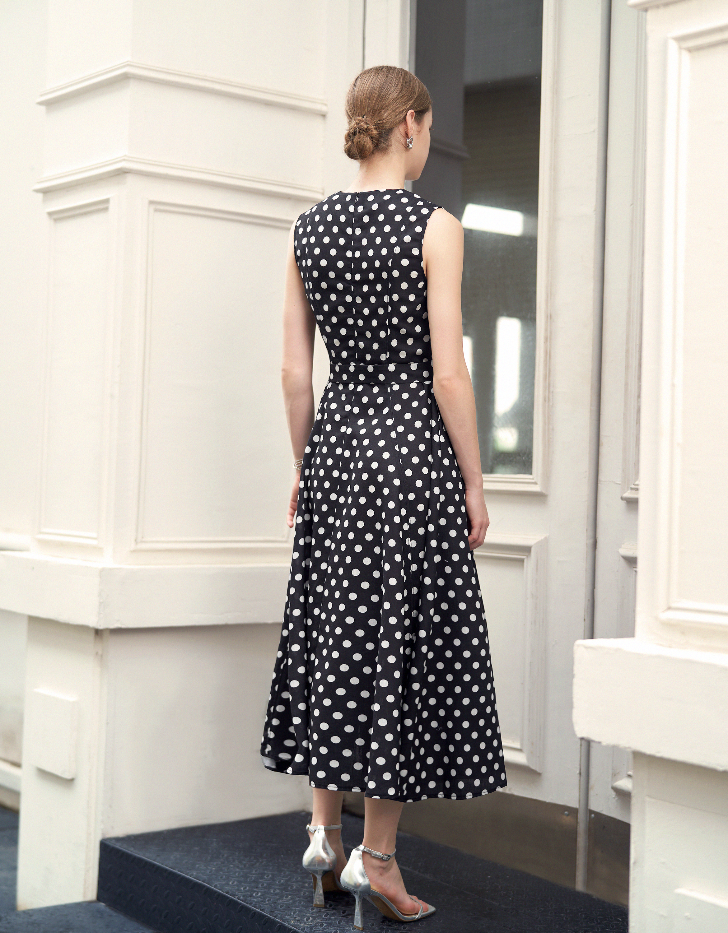 Polka Dot Round Neck Sleeveless Dress