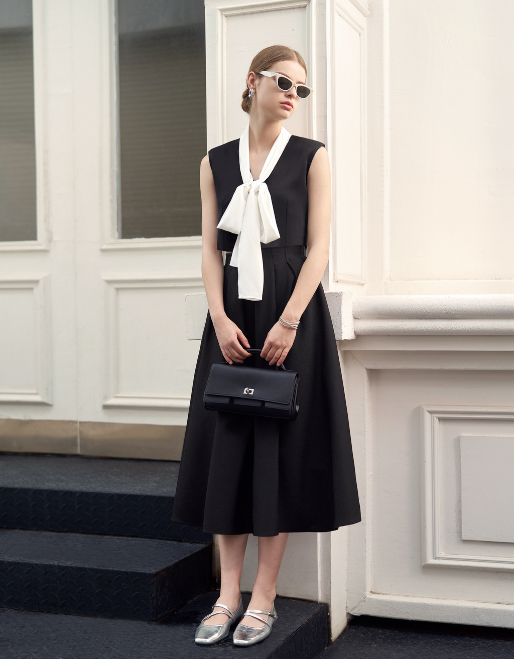 Contrast Bow Tie Sleeveless Cropped Top