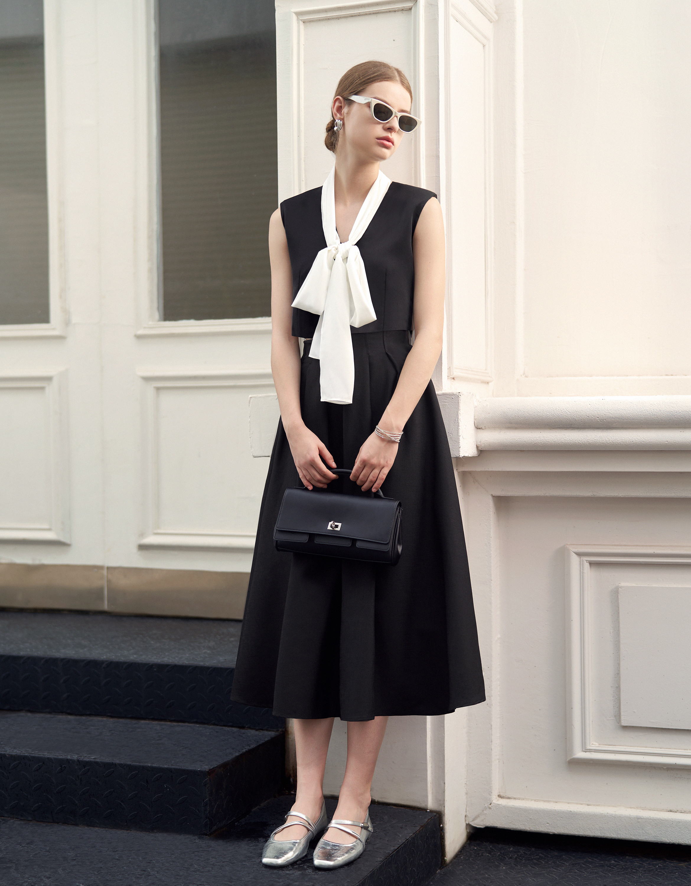 Contrast Bow Tie Sleeveless Cropped Top