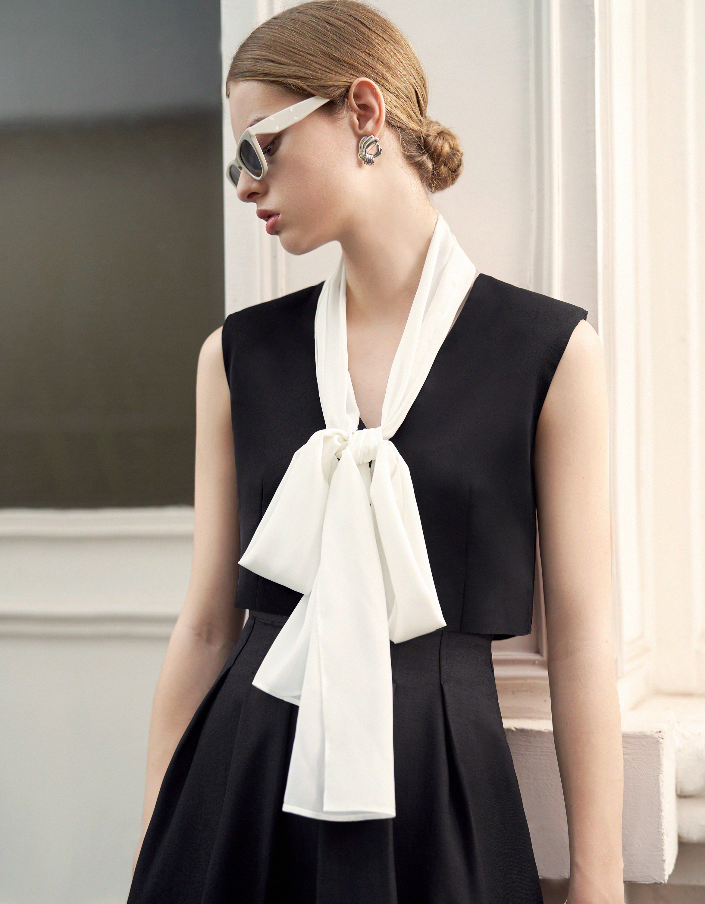 Contrast Bow Tie Sleeveless Cropped Top