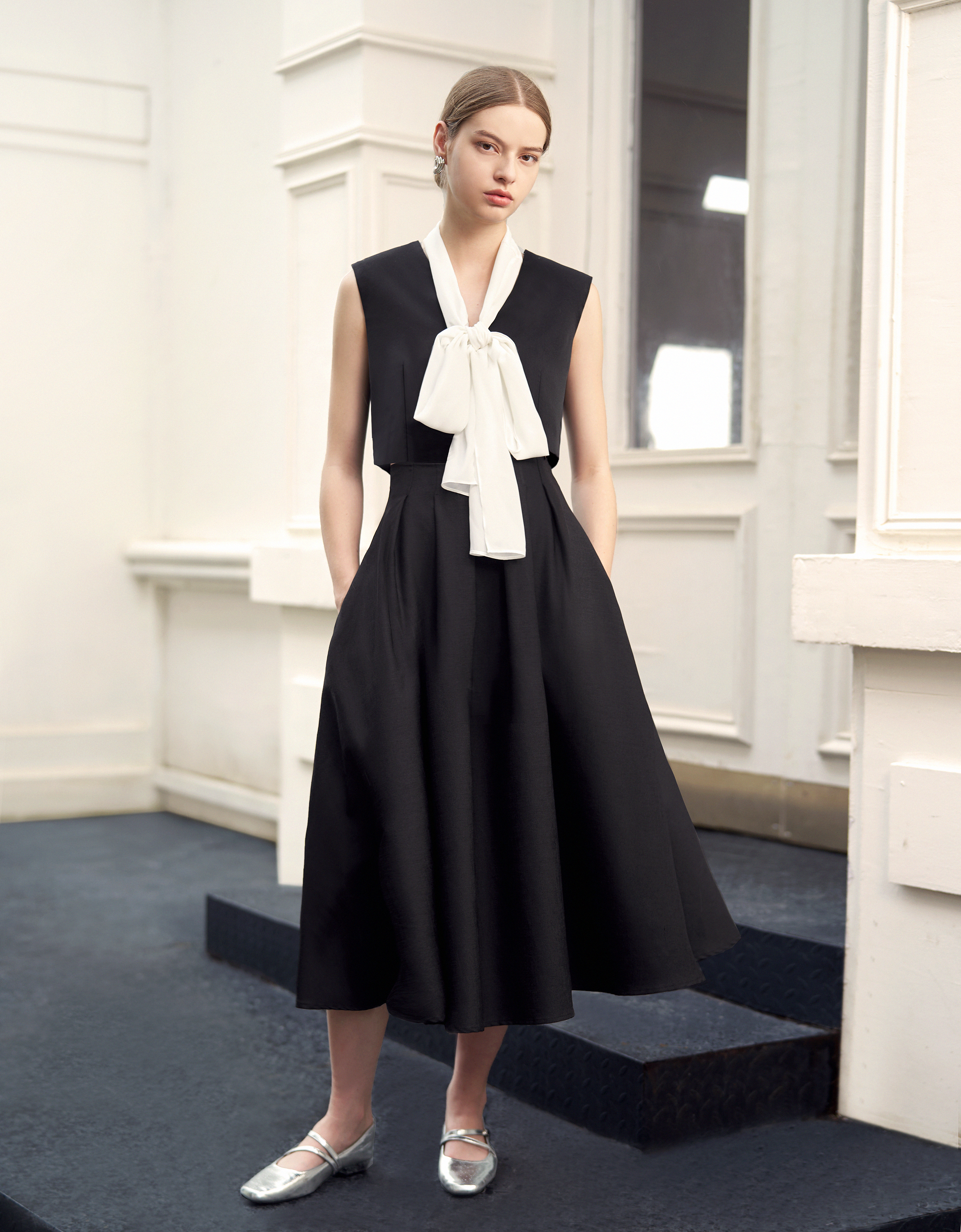 Contrast Bow Tie Sleeveless Cropped Top