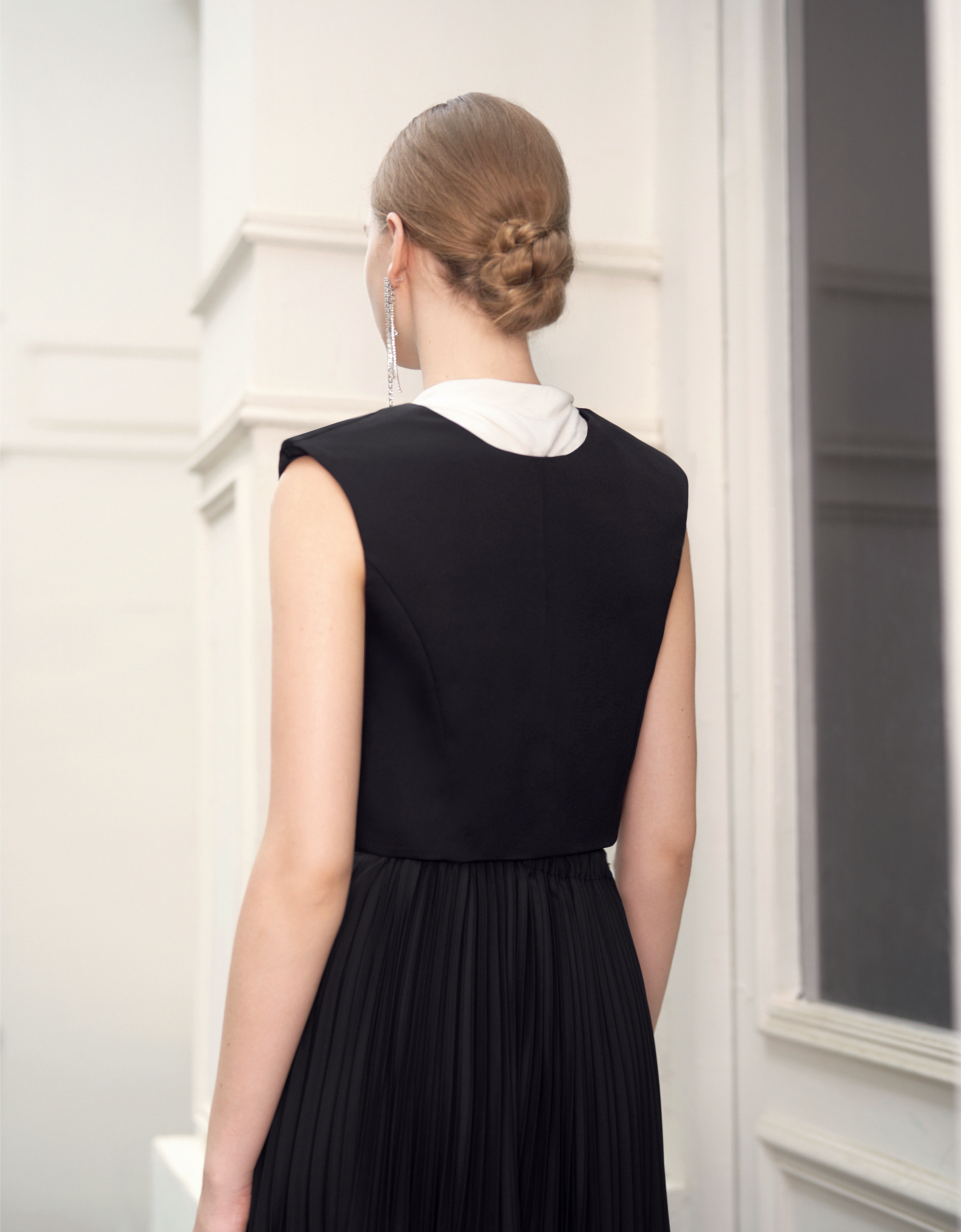 Contrast Bow Tie Sleeveless Cropped Top