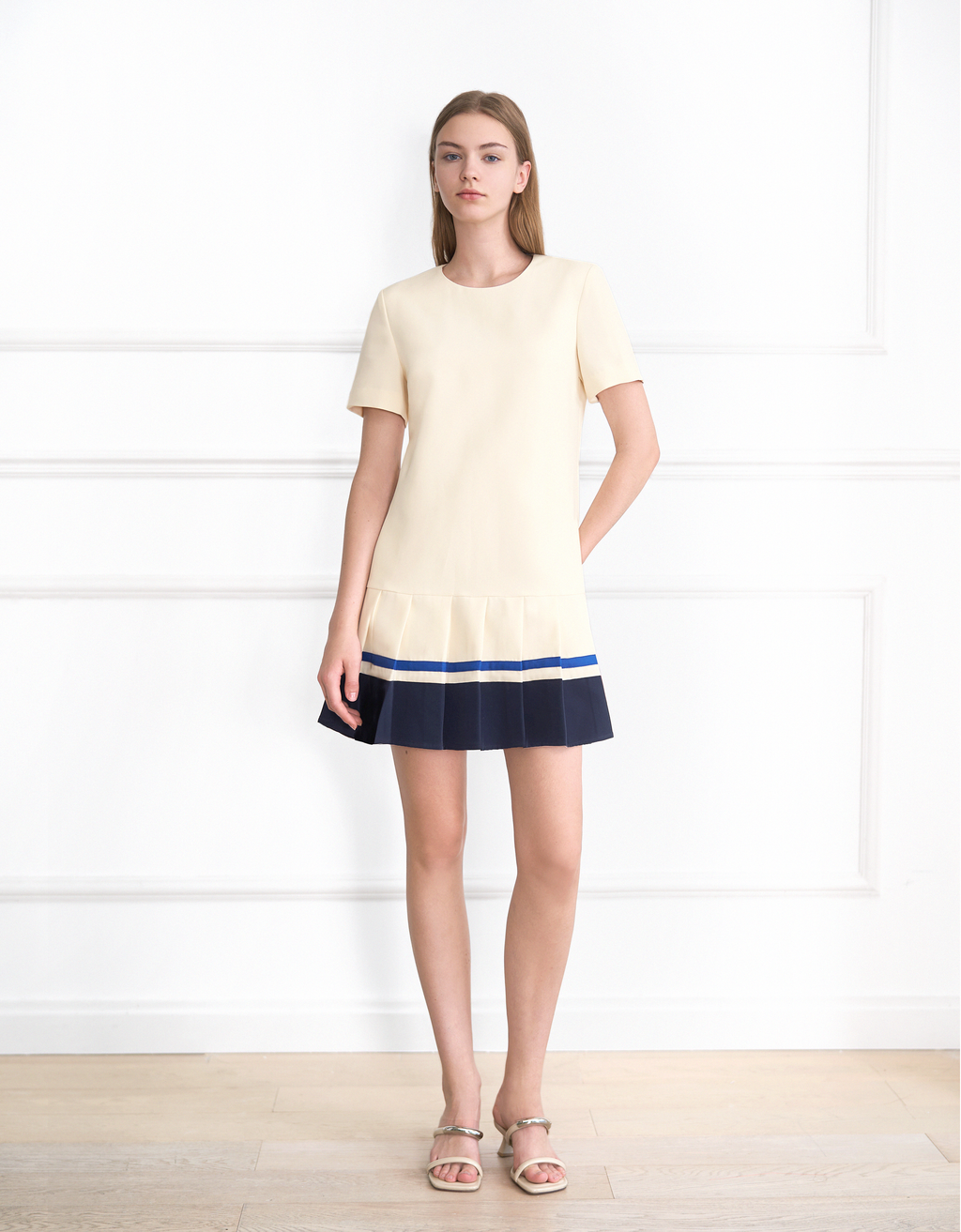 Contrast Pleated Hem Short Sleeve Dress