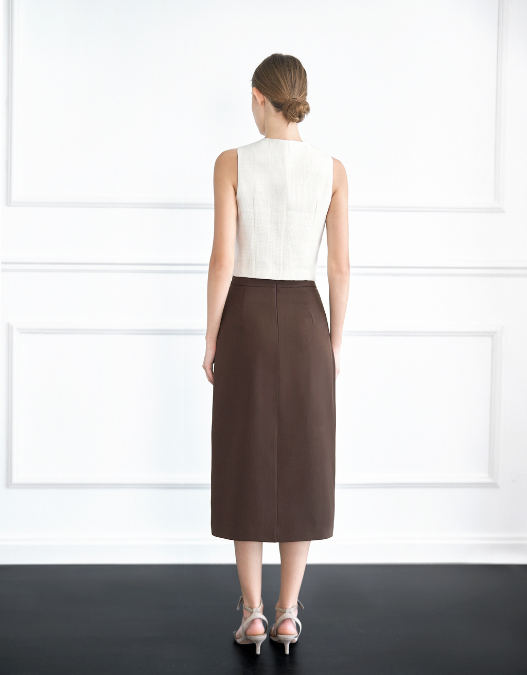 V-shaped Buckle Hem Slit Midi Skirt