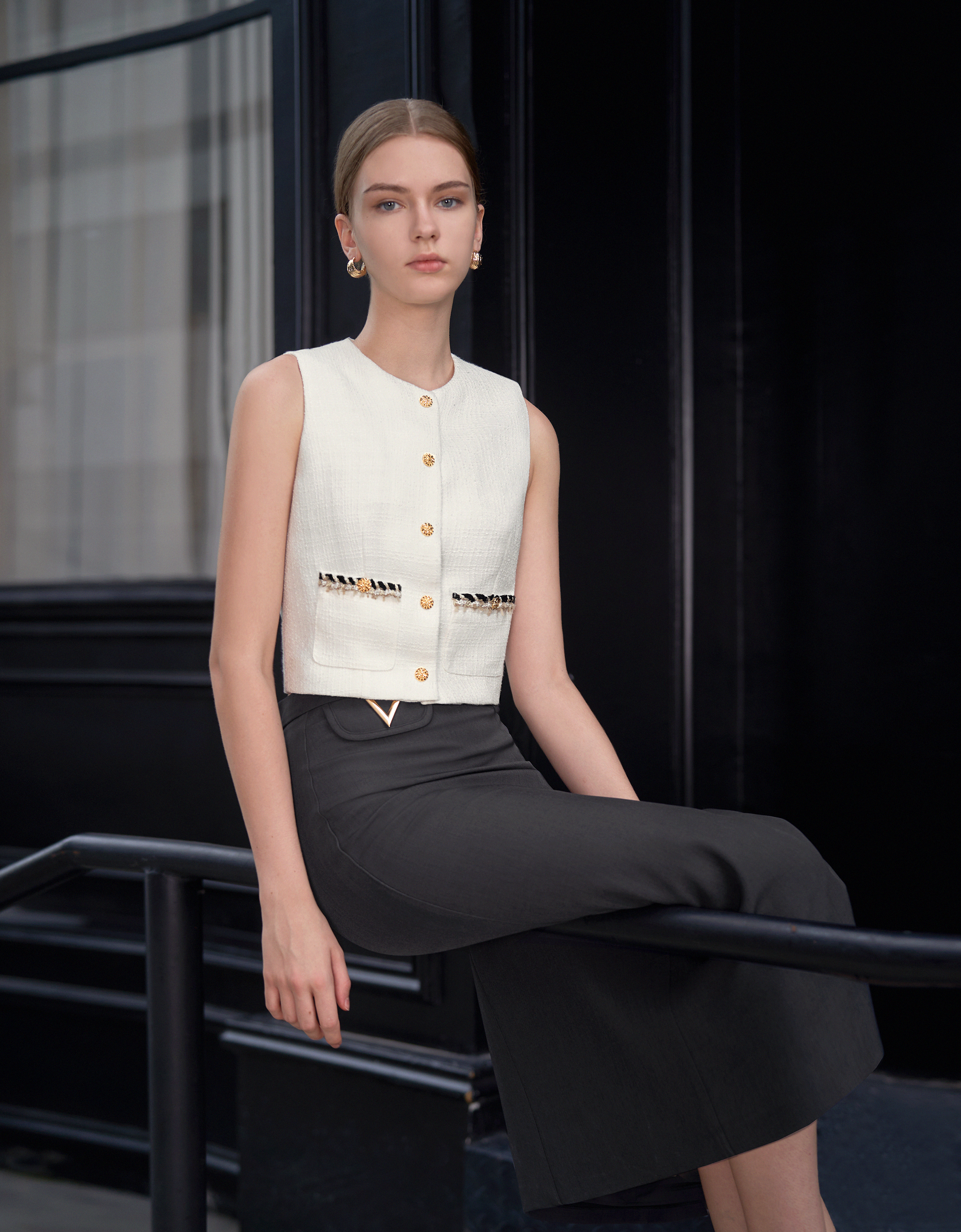 Contrast Detail Button Front Sleeveless Vest