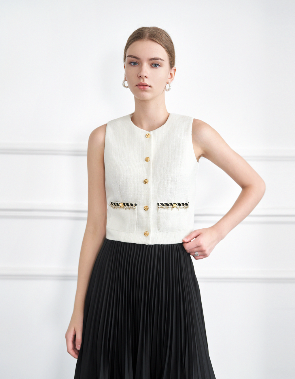 Contrast Detail Button Front Sleeveless Vest