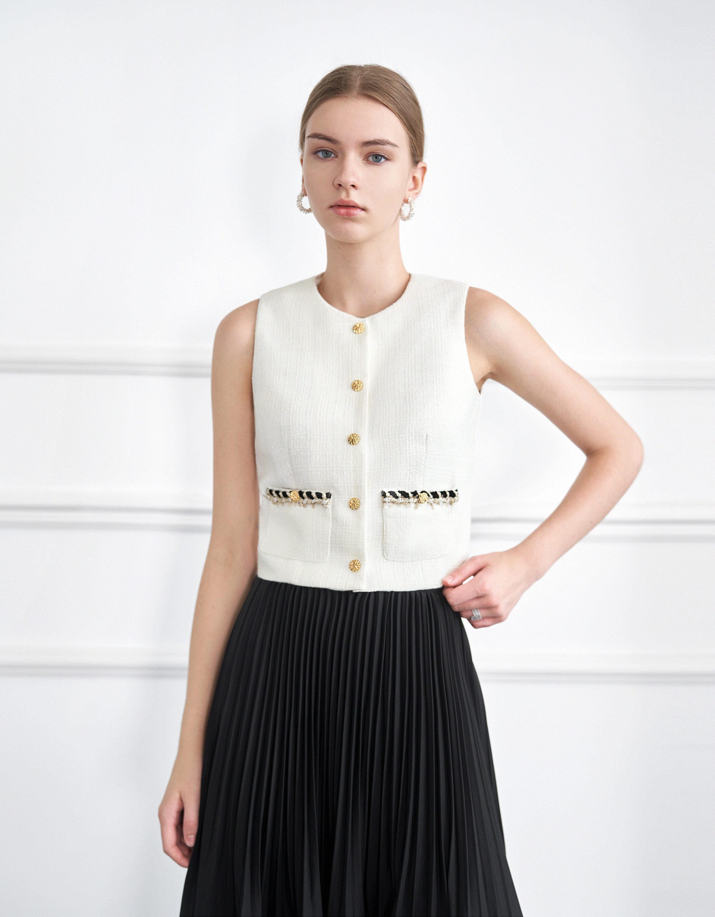 Contrast Detail Button Front Sleeveless Vest