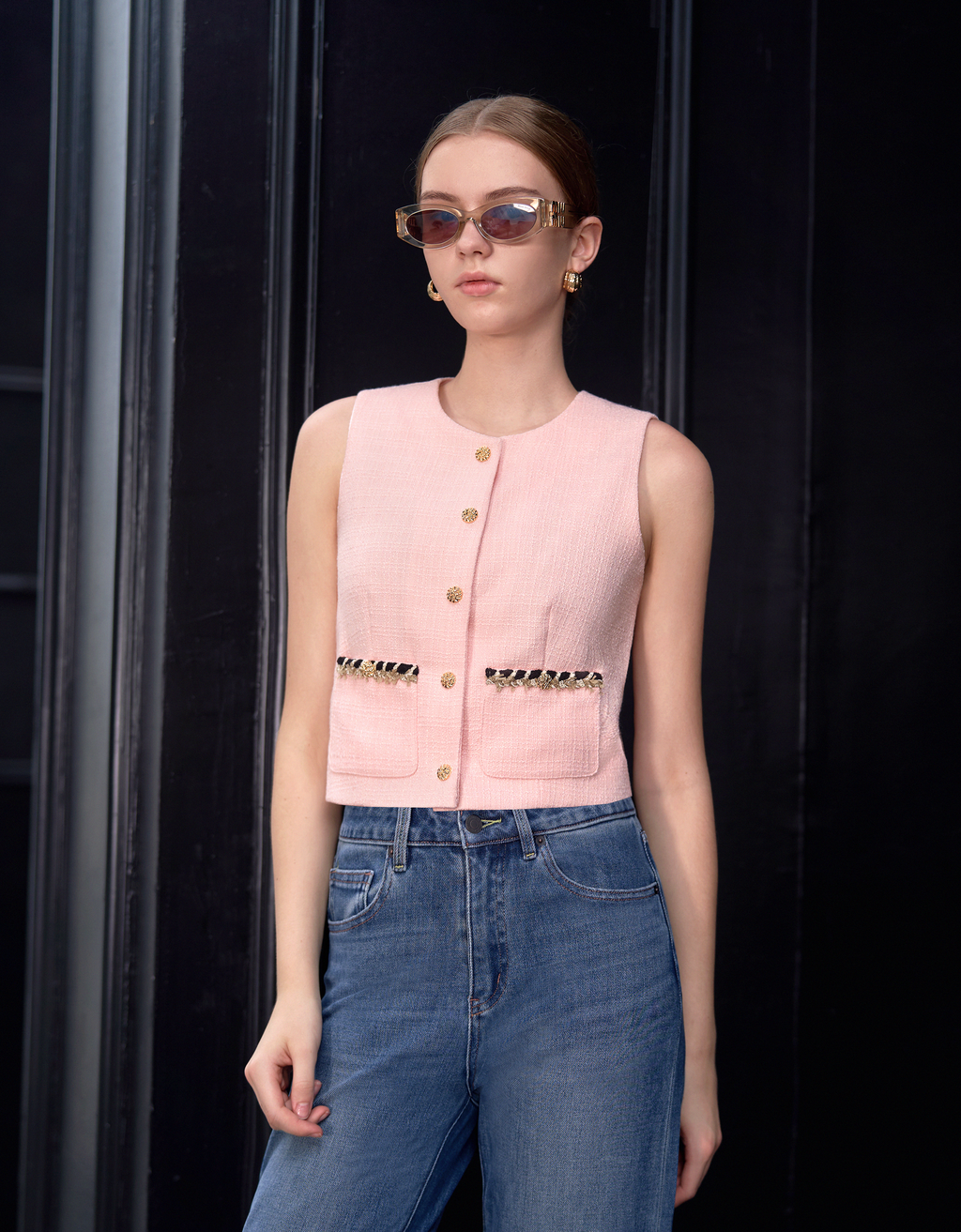 Contrast Detail Button Front Sleeveless Vest